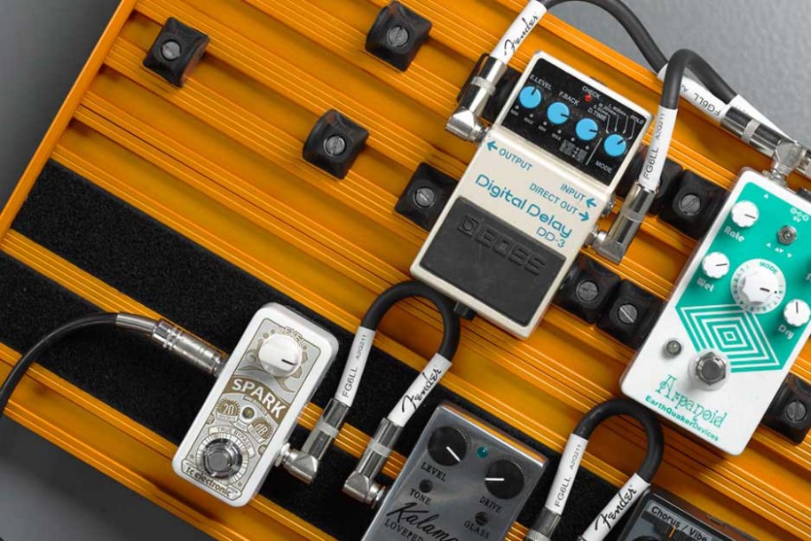 To use VELCRO® or to not use VELCRO®? That is the pedalboard's dilemma | Aclam Guitars